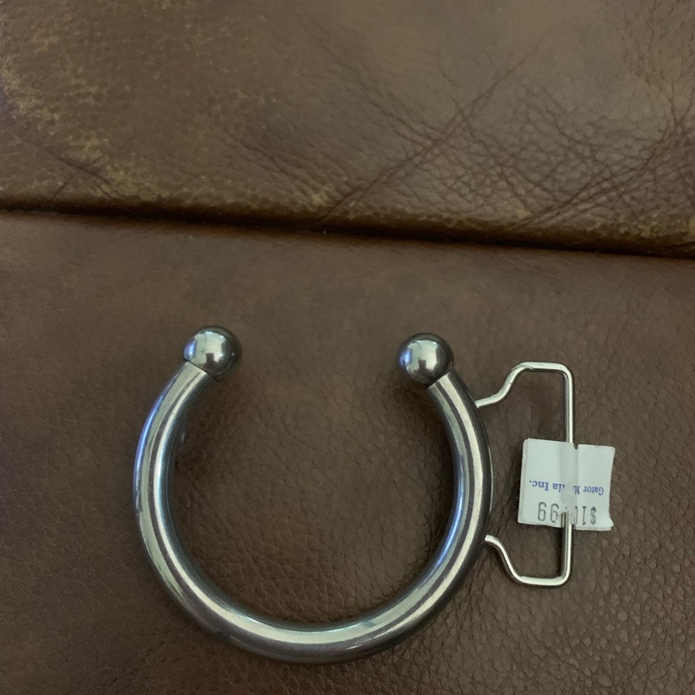 Horseshoe shaped belt buckle.